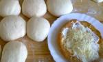 Lángos topings – sour-cream a&nbsp;chesse